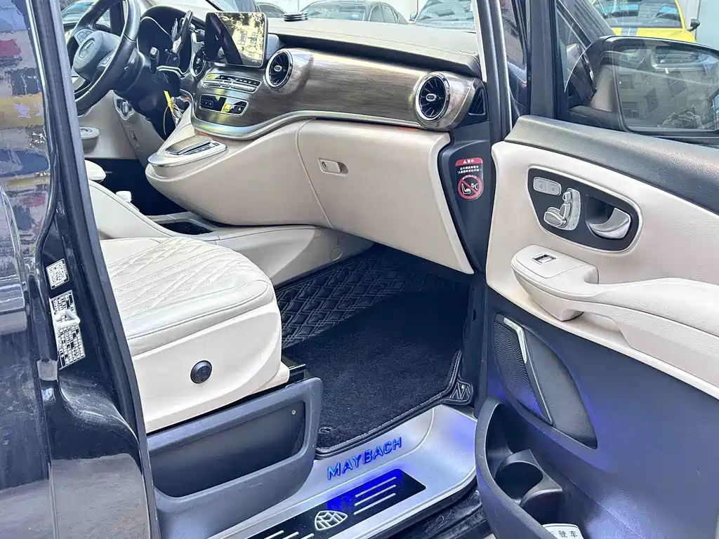 Mercedes-Benz V-Class 2021 — фото 12