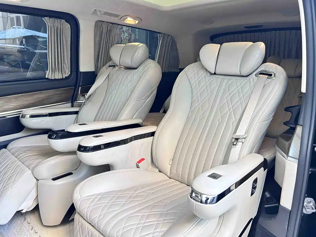 Mercedes-Benz V-Class 2021 — фото 20