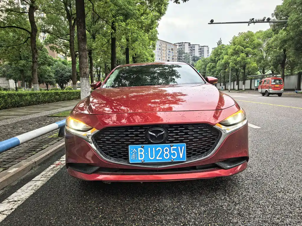 Mazda 3 Axela 2022 — фото 2