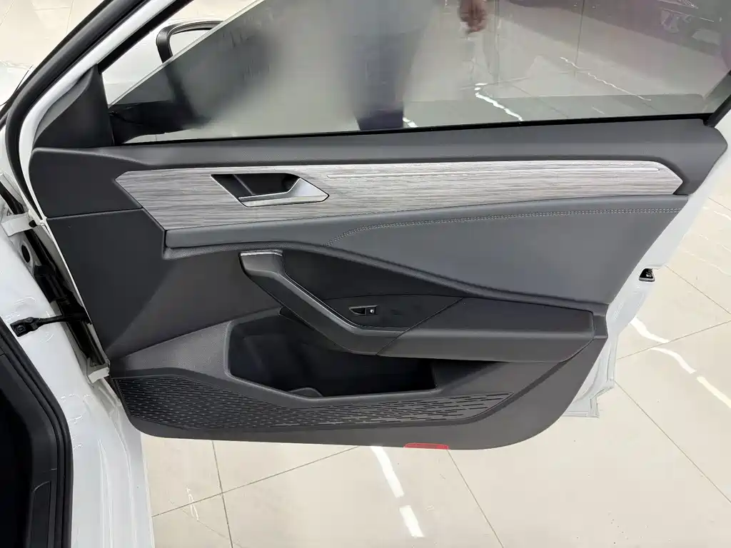 Volkswagen Sagitar 2022