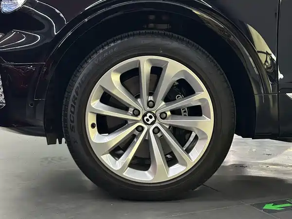 Bentley Bentayga 2021