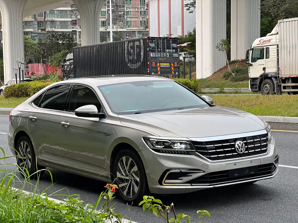 Volkswagen Passat PHEV 2019 — фото 3