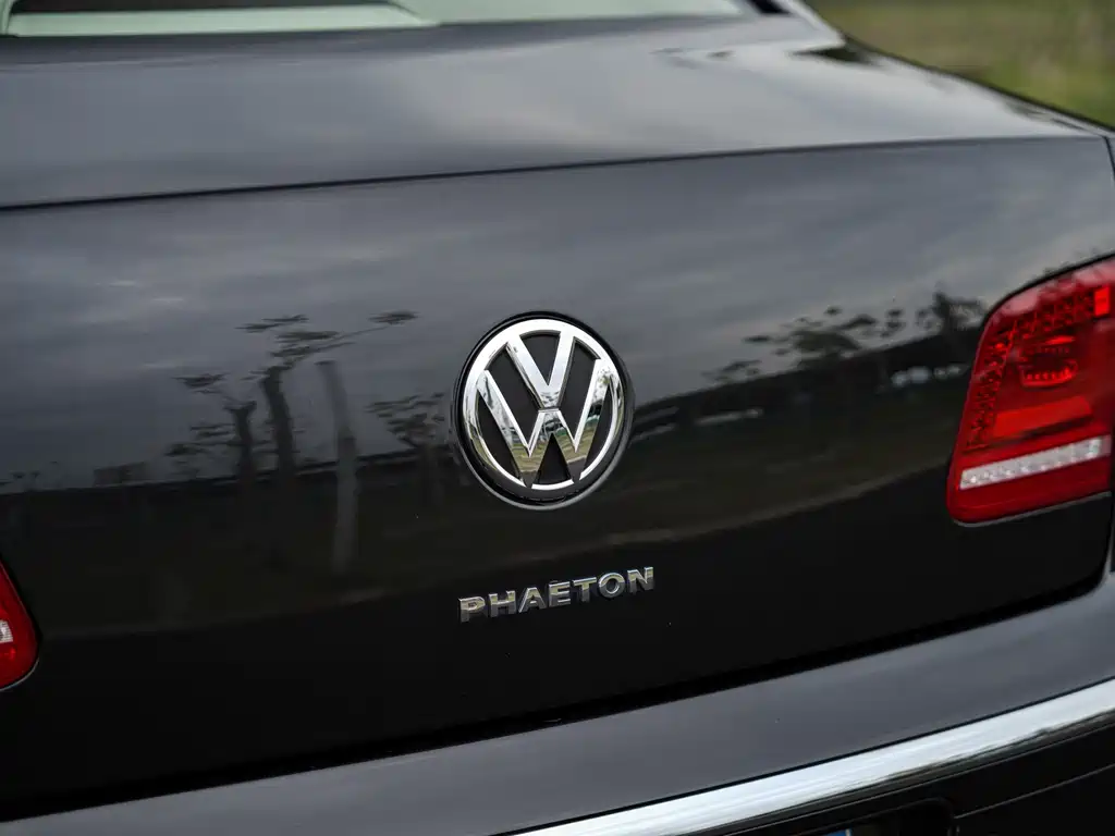 Volkswagen Phaeton 2014 — фото 15