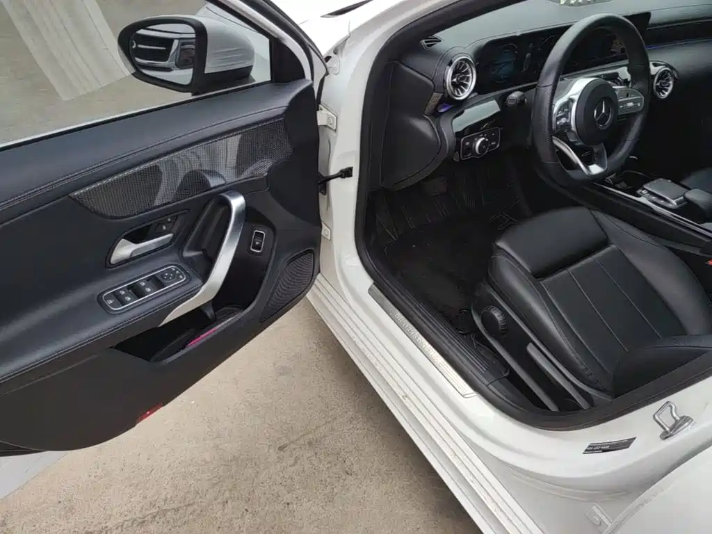 Mercedes-Benz A-Class 2022 — фото 16