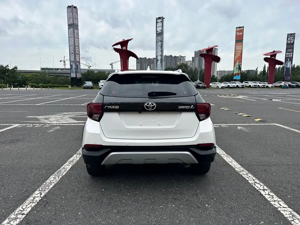 Toyota Yaris L 2022 — фото 7