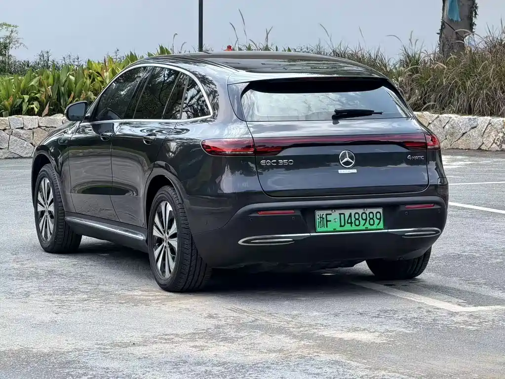 Mercedes-Benz EQC 2022 — фото 14
