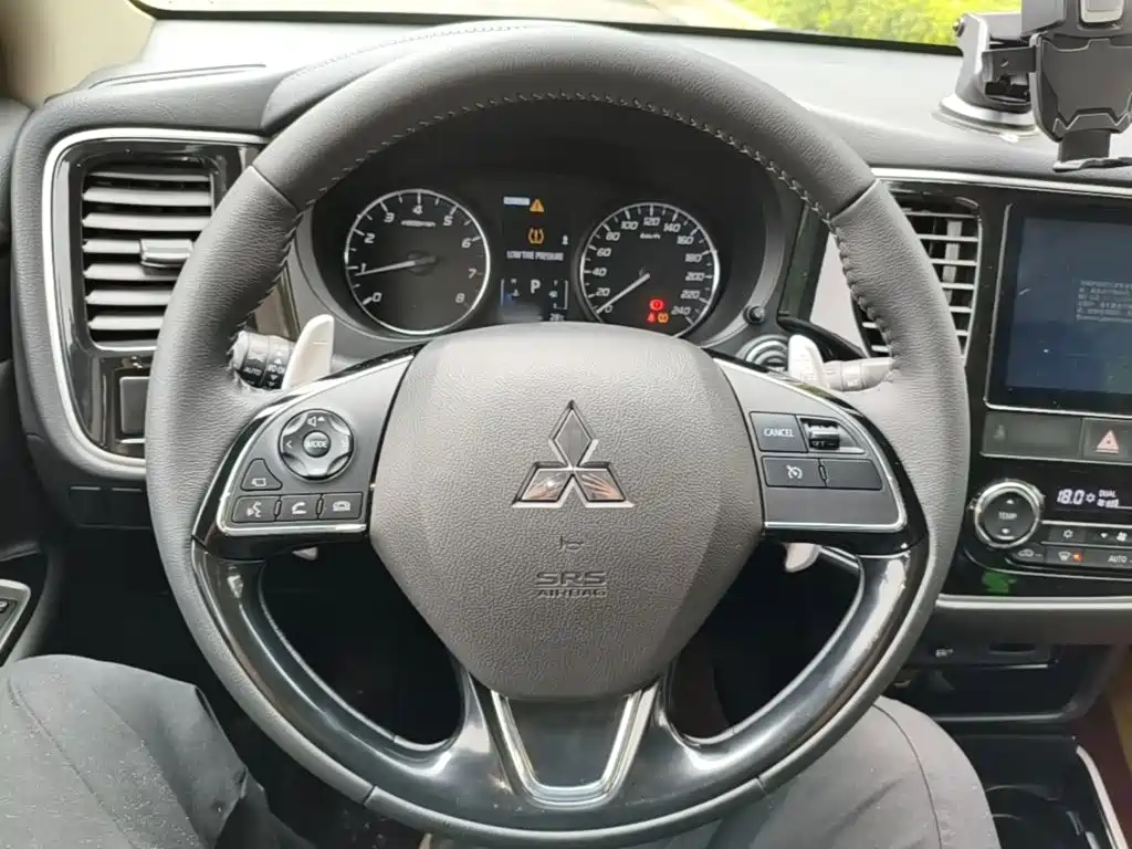 Mitsubishi Outlander 2020 — фото 11