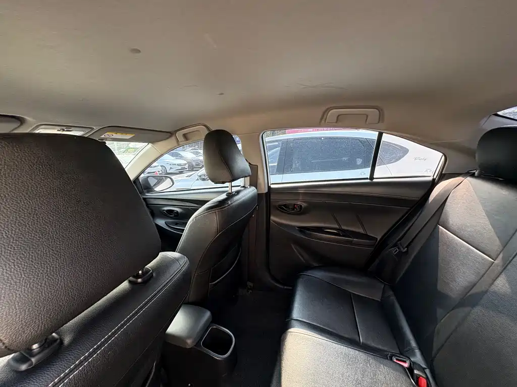 Toyota Yaris L 2019 — фото 12