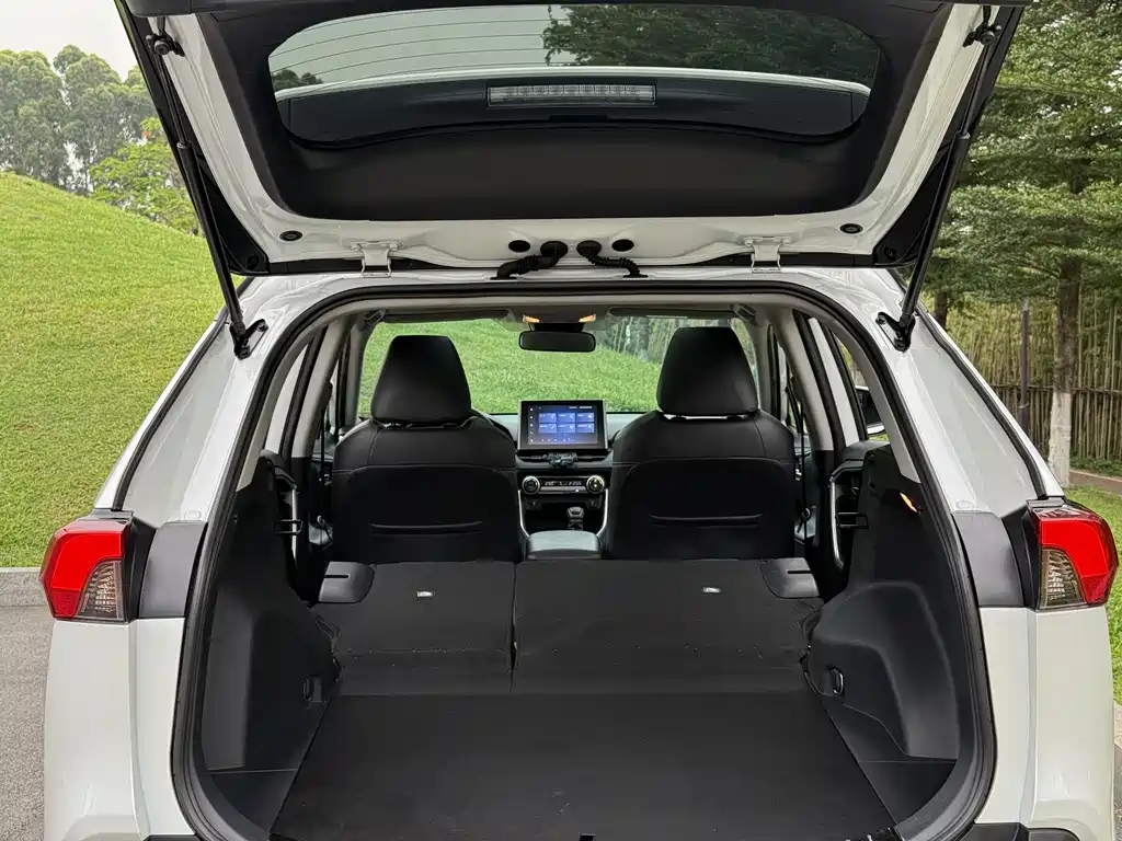 Toyota RAV4 2023 — фото 14