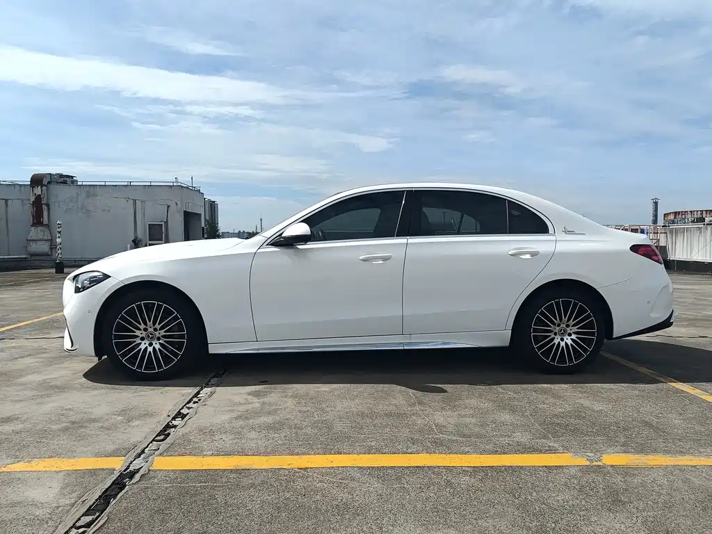 Mercedes-Benz C-Class 2024