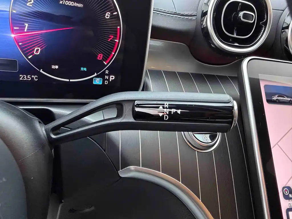 Mercedes-Benz C-Class 2023 — фото 12