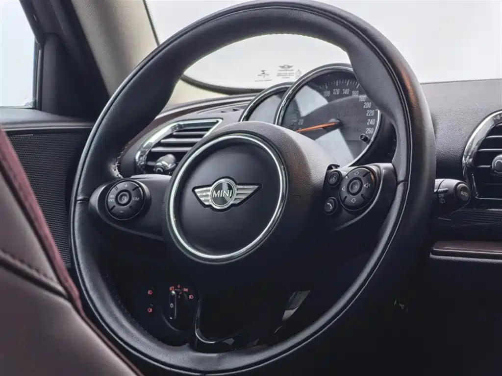 MINI Clubman 2017 — фото 16