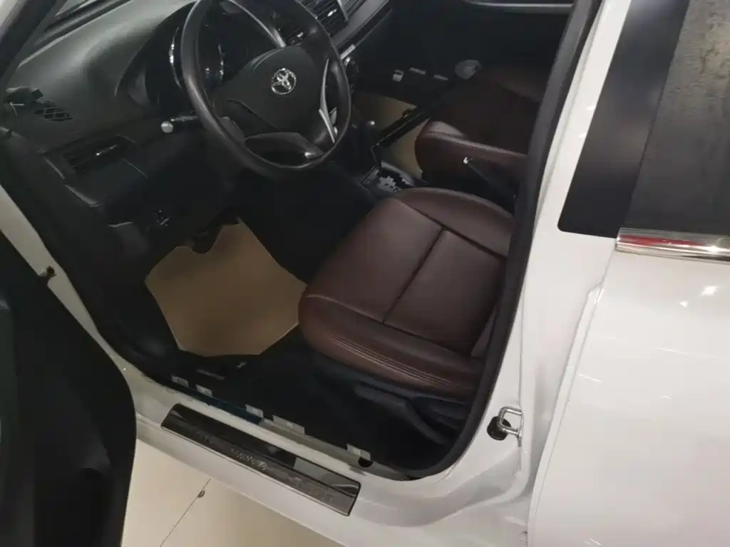 Toyota Yaris L 2015 — фото 15
