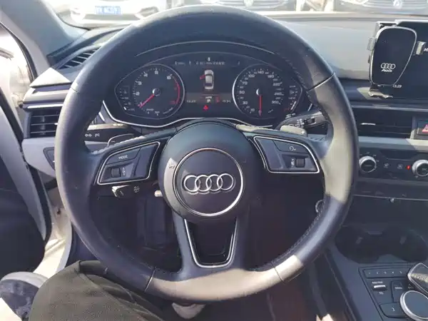 Audi A4L 2019