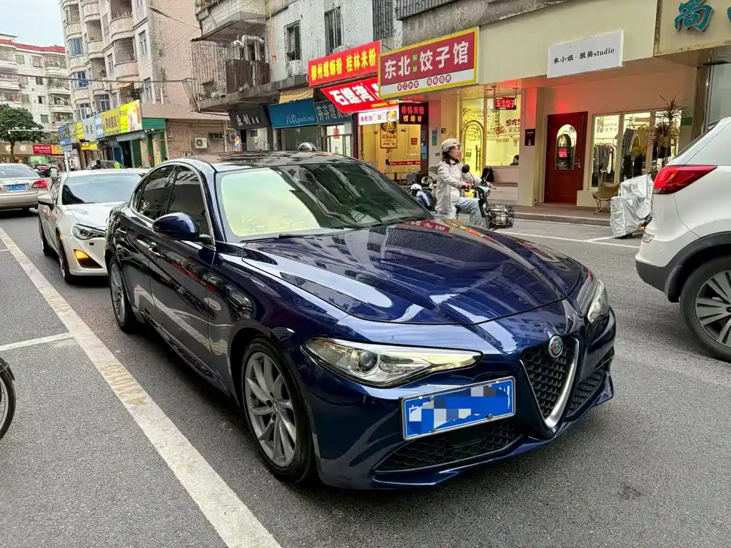 Alfa Romeo Giulia 2019 — фото 11