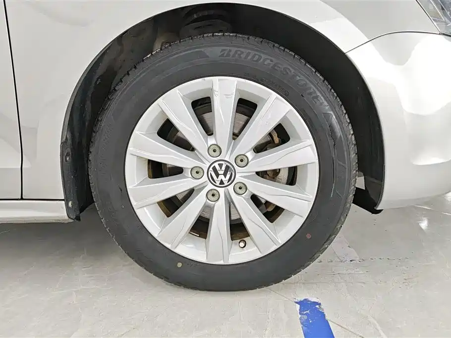 Volkswagen Sagitar 2014