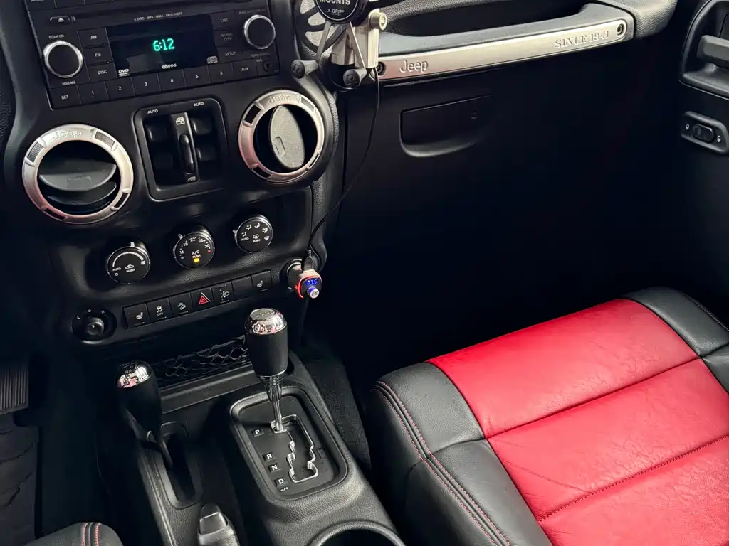 Jeep Wrangler 2012 — фото 14