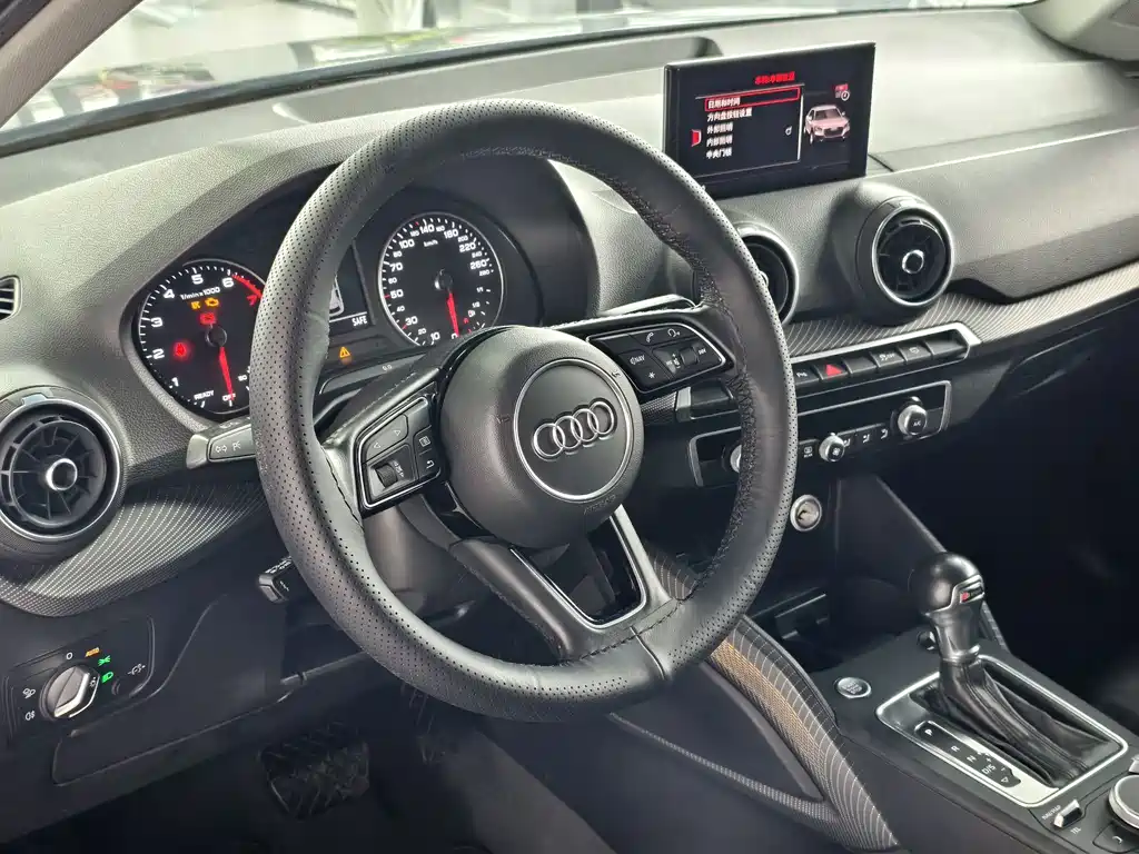 Audi Q2L 2020 — фото 8