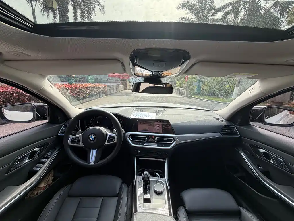 BMW 3 Series 2019 — фото 14