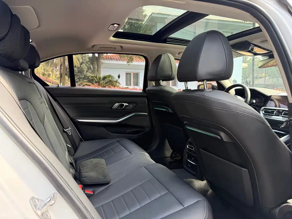 BMW 3 Series 2019 — фото 15