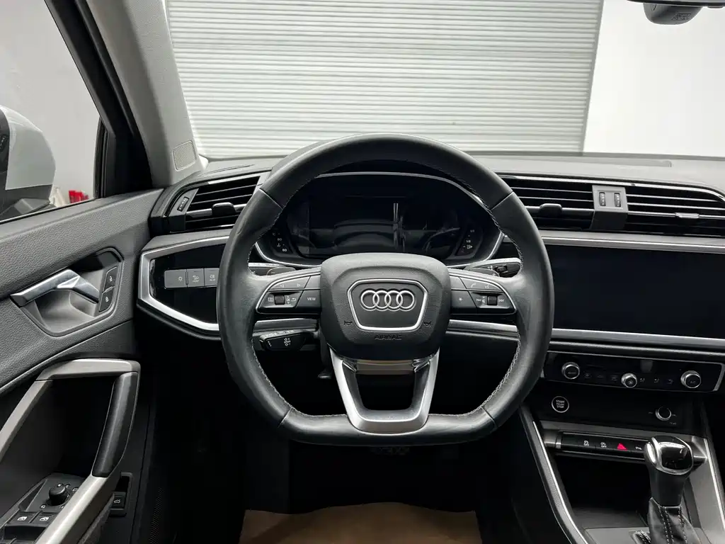 Audi Q3 2022 — фото 10