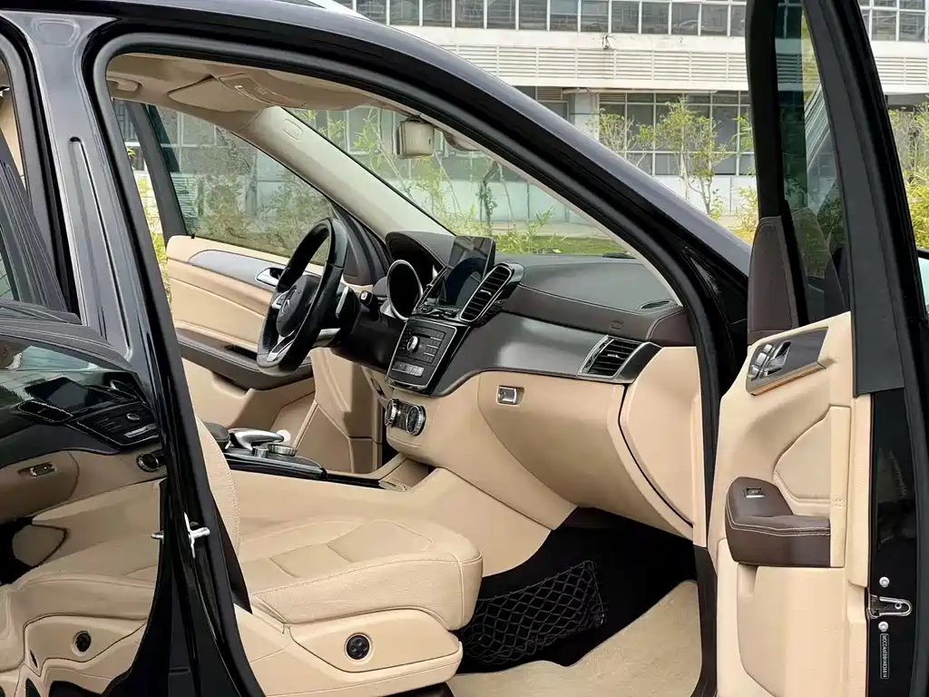 Mercedes-Benz GLE 2017 — фото 10