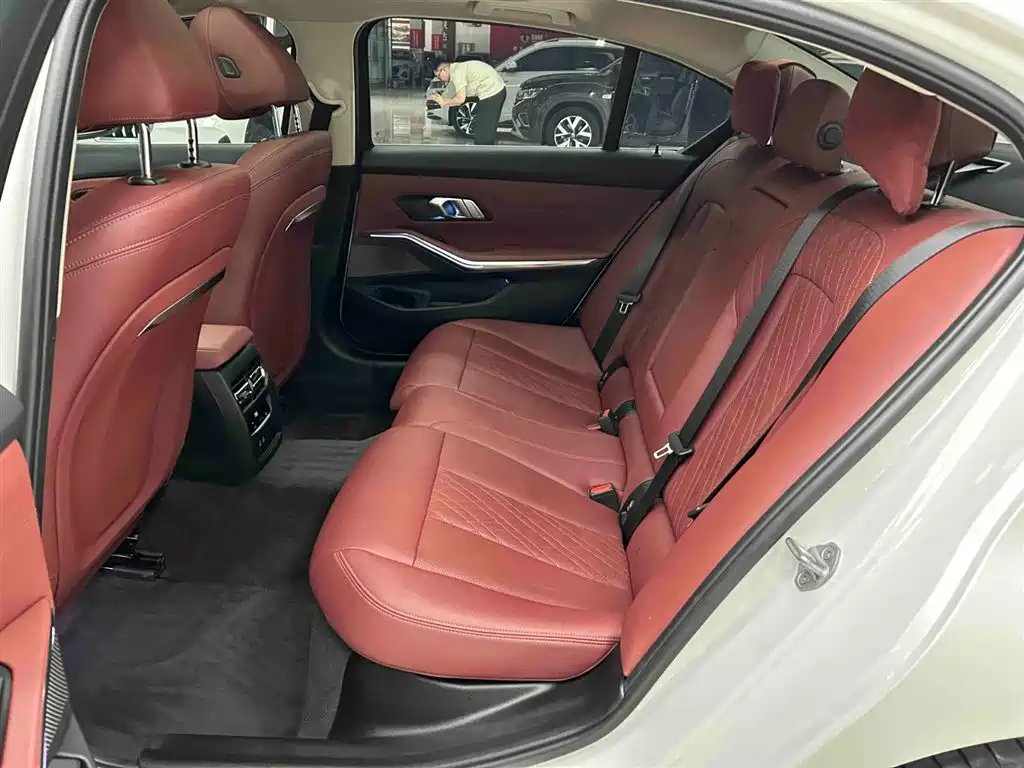 BMW 3 Series 2023 — фото 15