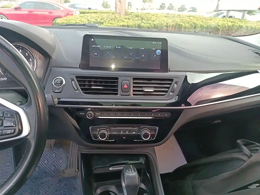 BMW 1 Series 2018 — фото 13