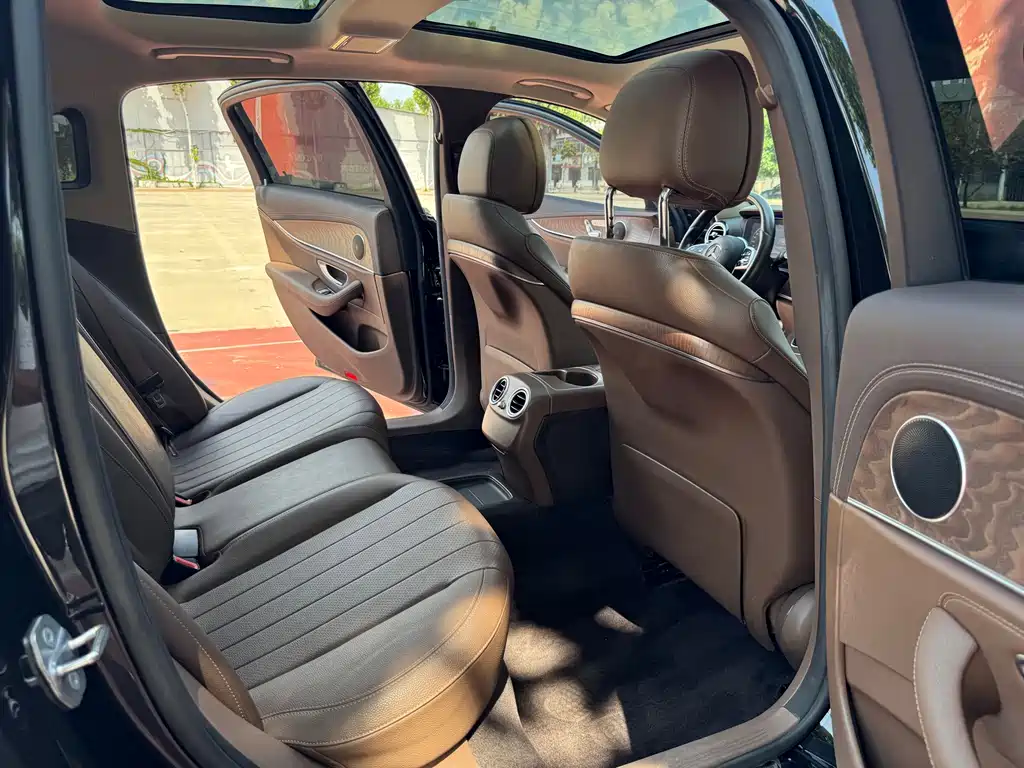 Mercedes-Benz E-Class 2020 — фото 17
