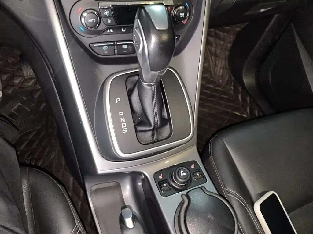 Ford Kuga 2015 — фото 15
