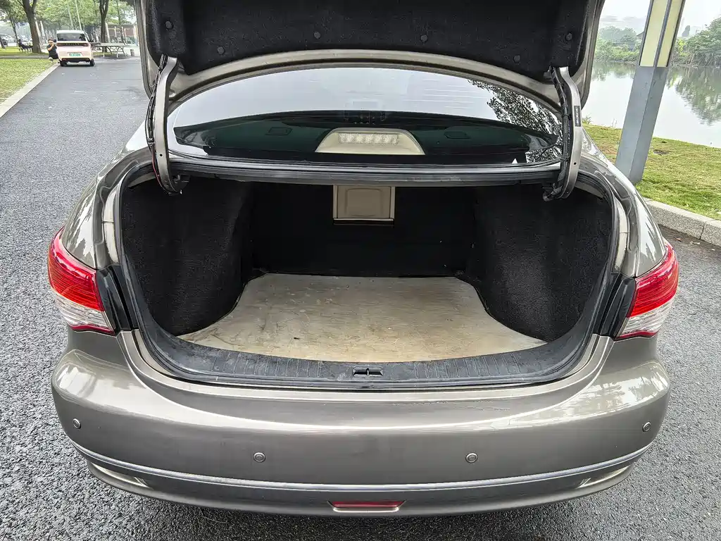 Nissan Sylphy 2017 — фото 14