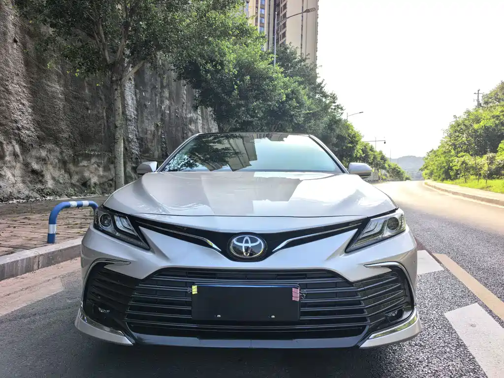 Toyota Camry 2023 — фото 2
