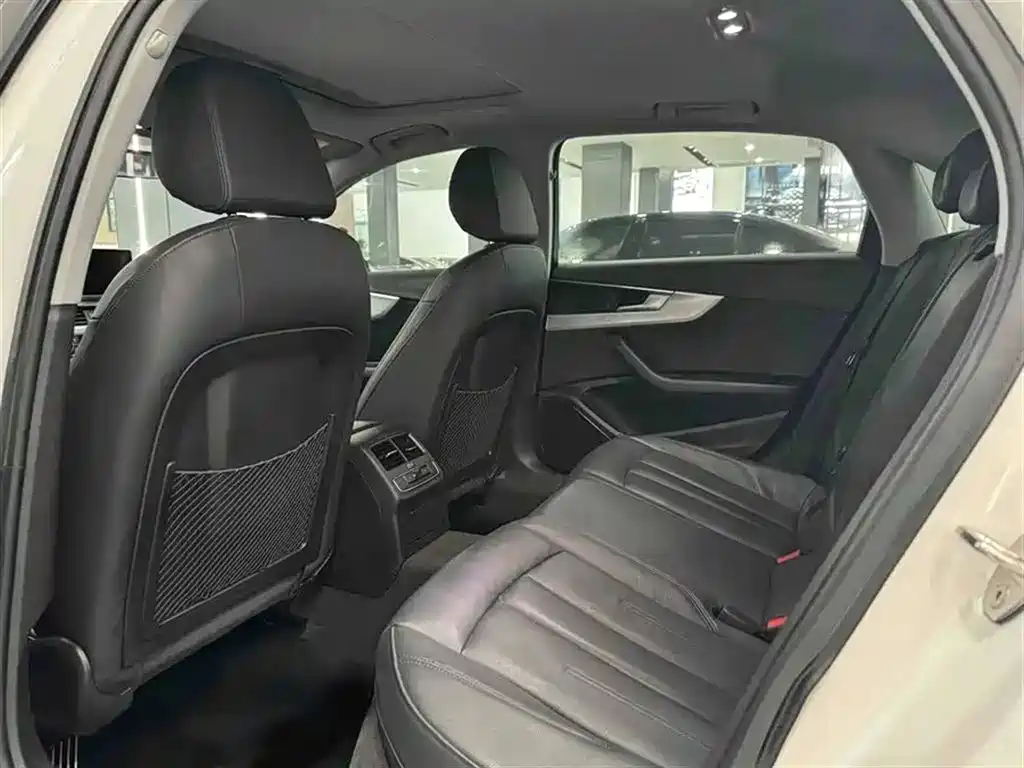 Audi A4L 2016