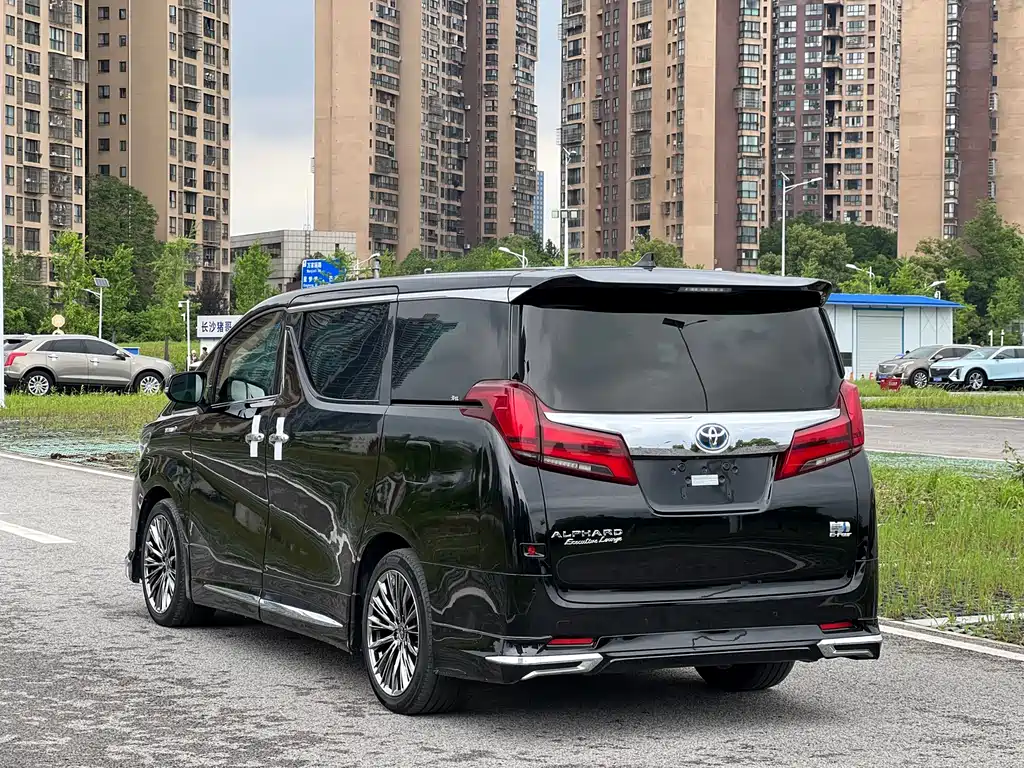 Toyota Alphard 2022 — фото 4