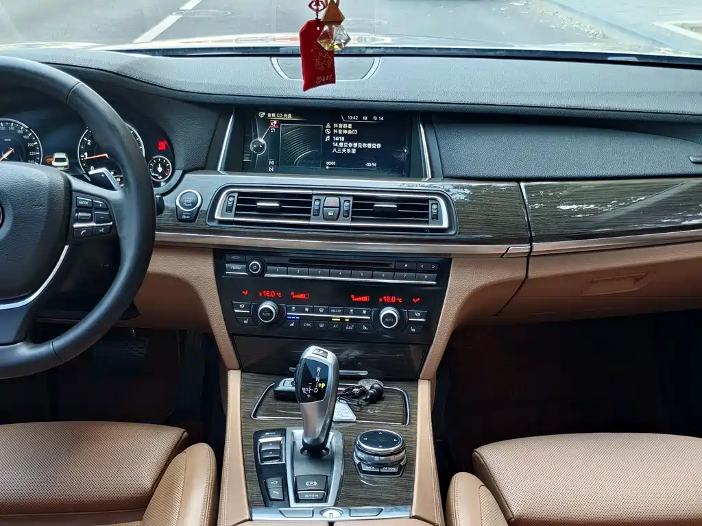 BMW 7 Series 2016 — фото 17