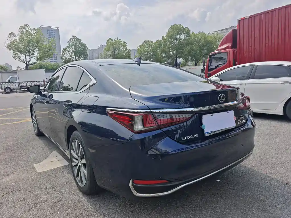 Lexus ES 2021