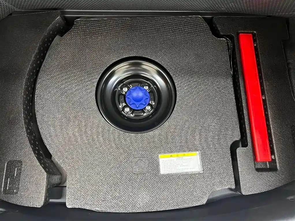 Toyota Yaris L 2022 — фото 9
