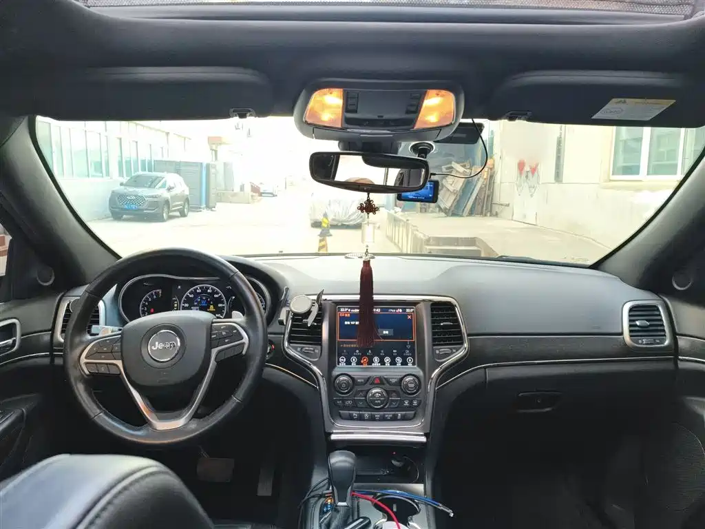 Jeep Grand Cherokee 2019 — фото 13