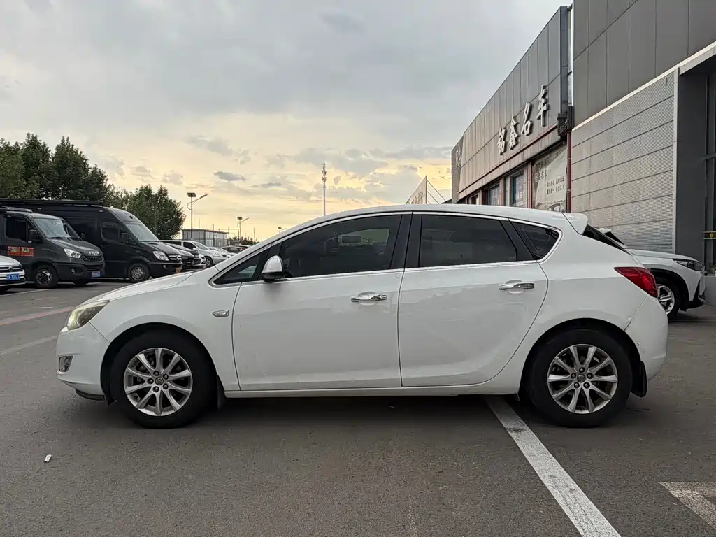 Buick Excelle 2013
