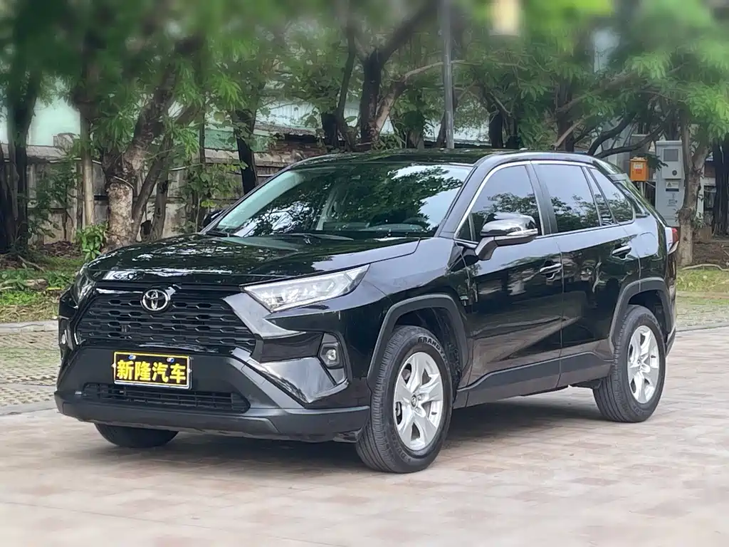 Toyota RAV4 2025 — фото 1