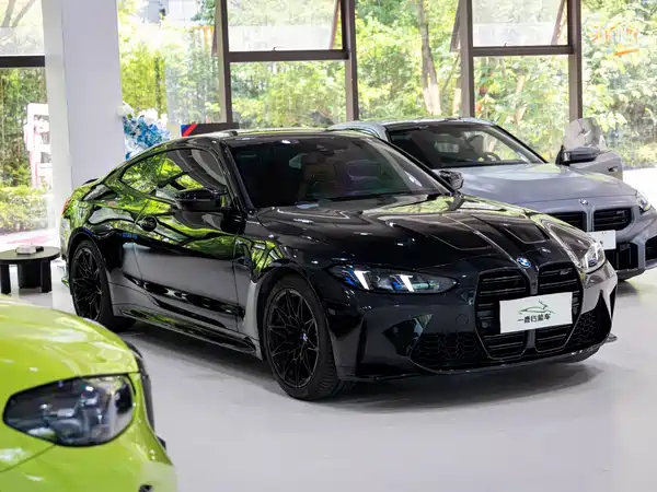 BMW M4 2025