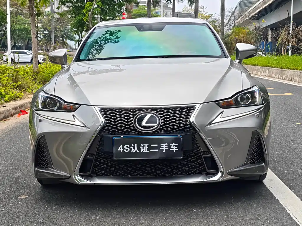 Lexus IS 2018 — фото 2