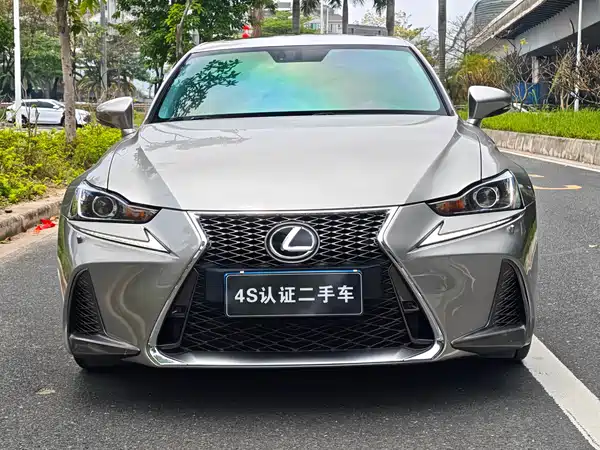 Lexus IS 2017