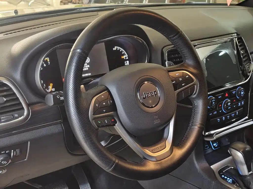 Jeep Grand Cherokee 2020 — фото 10