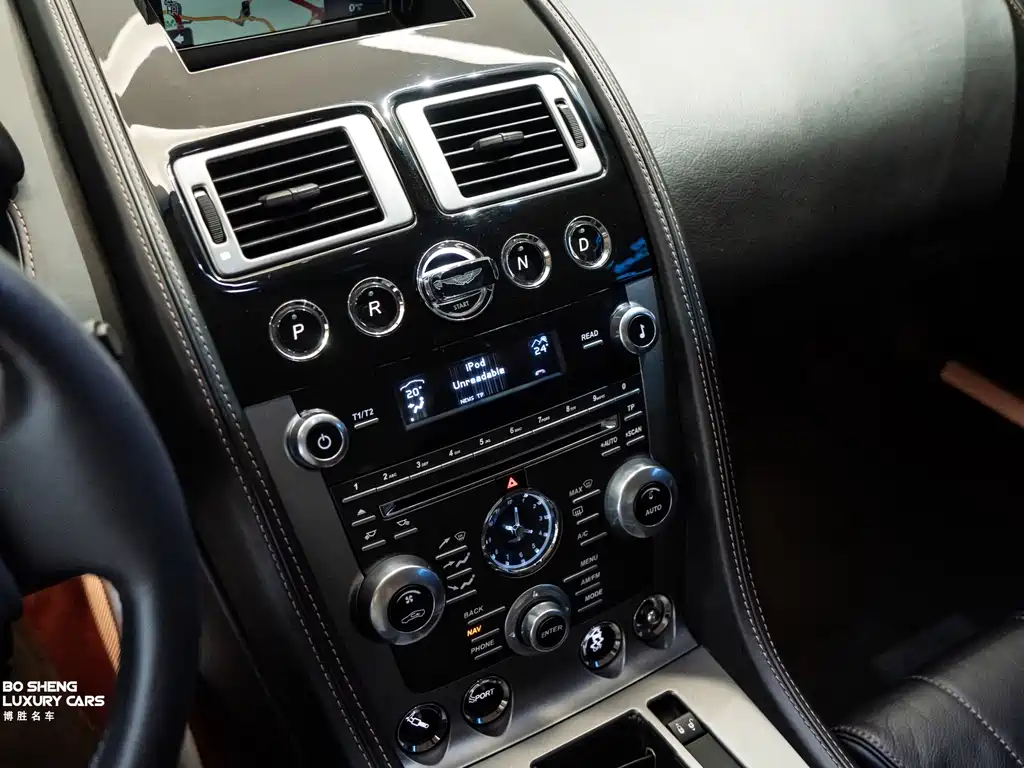 Aston Martin Virage 2016 — фото 14