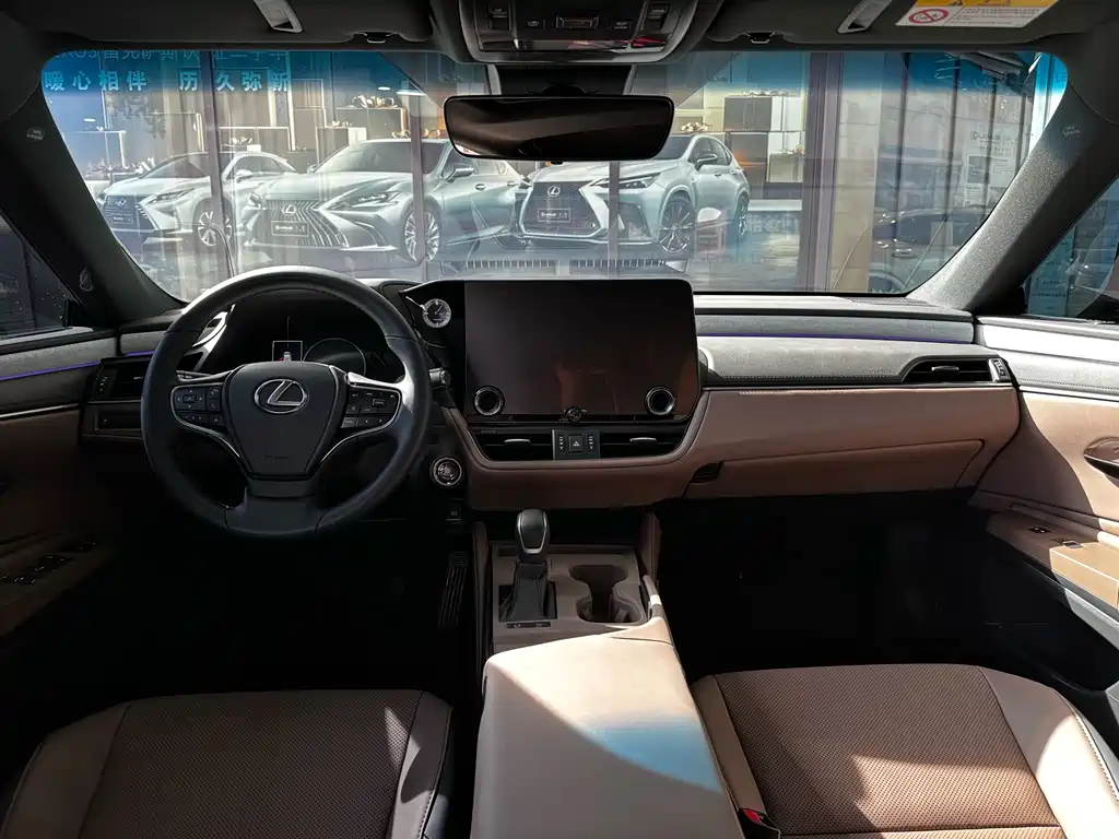 Lexus ES 2026