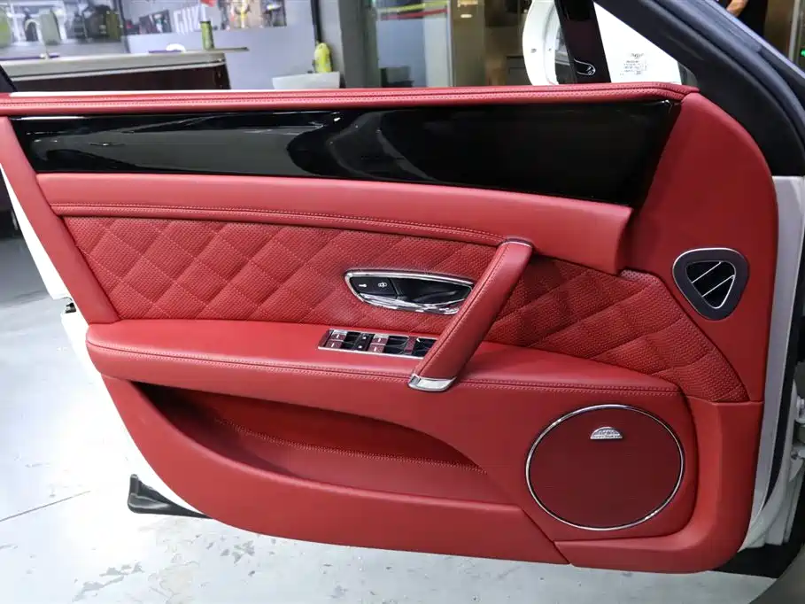 Bentley Flying Spur 2018 — фото 10