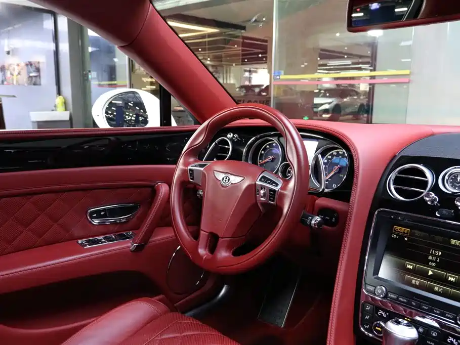 Bentley Flying Spur 2018 — фото 19