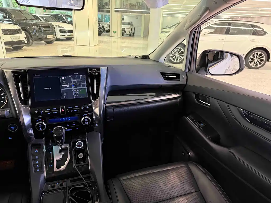 Toyota Vellfire 2021 — фото 13