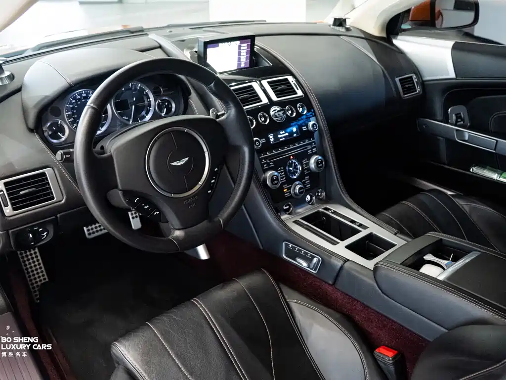 Aston Martin Virage 2016 — фото 12